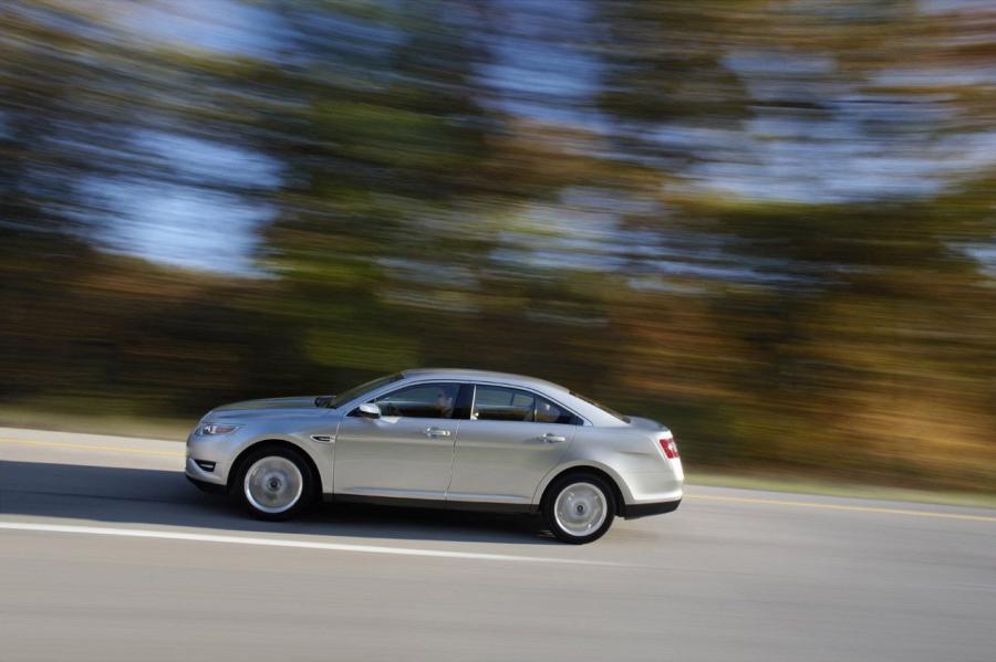  Ford Taurus 2010 года  (фото 25 из 161)